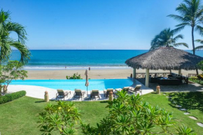 Luxury oceanfront condo, enjoy it !